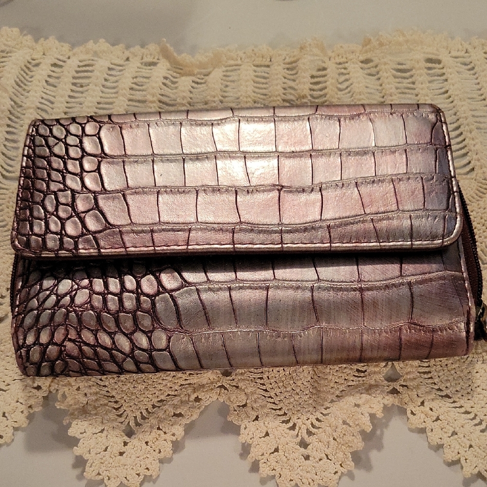 Elegant Crocodile Embossed Clutch
